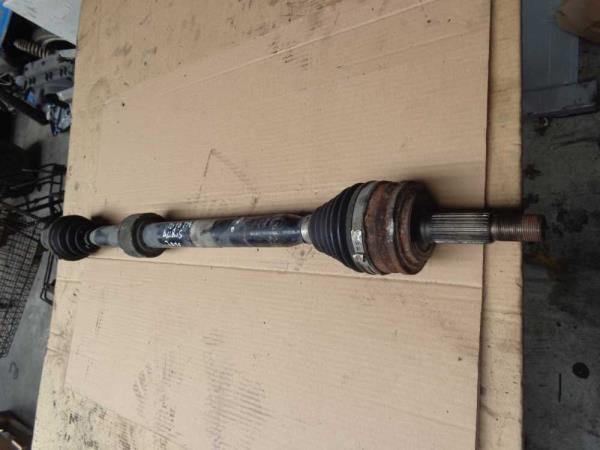 CARDAN DROIT TOYOTA AURIS 1.4 D-4D 6 VITESSES 2010 - Vue 1